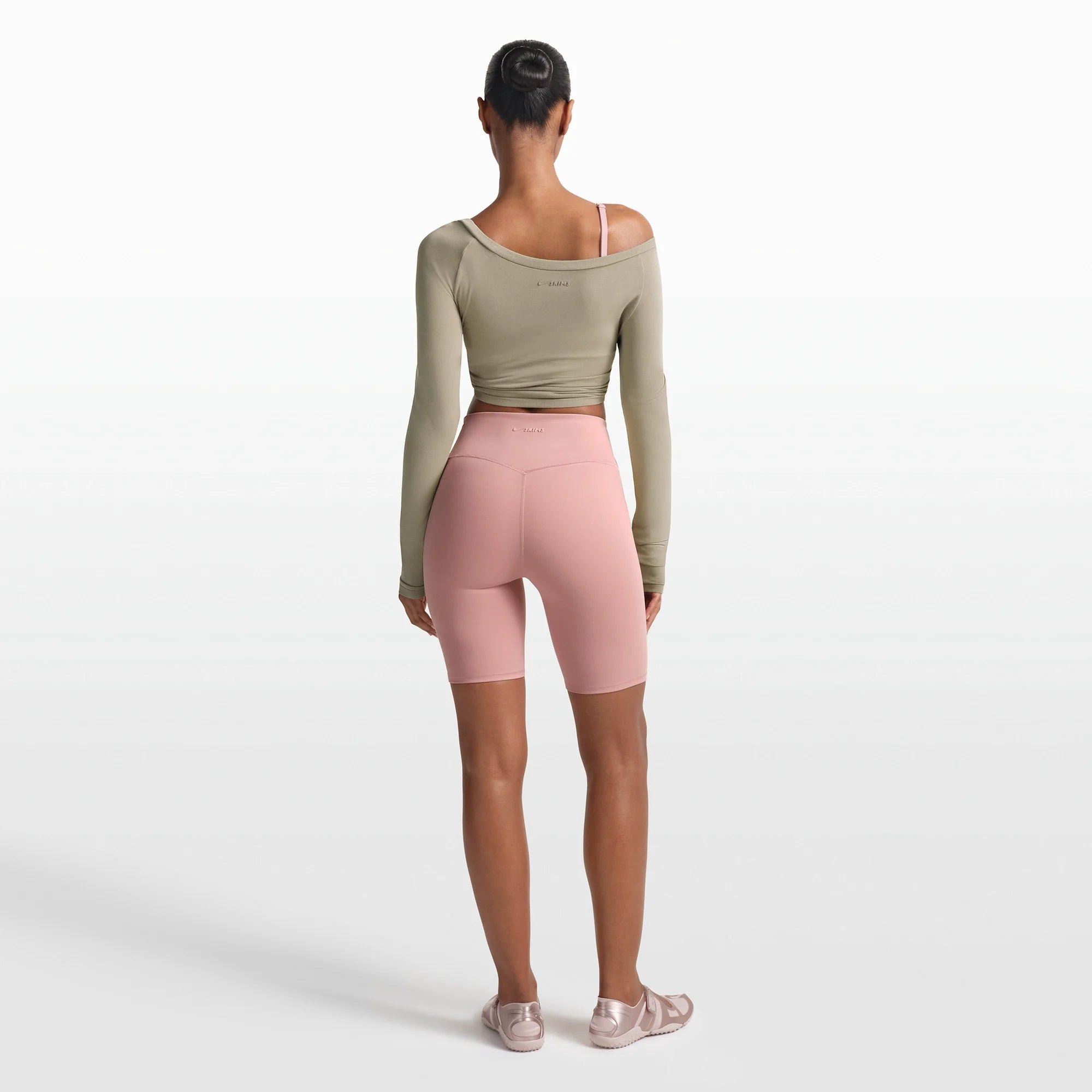 NikeSKIMS MATTE 7" BIKER SHORT | HIMALAYAN