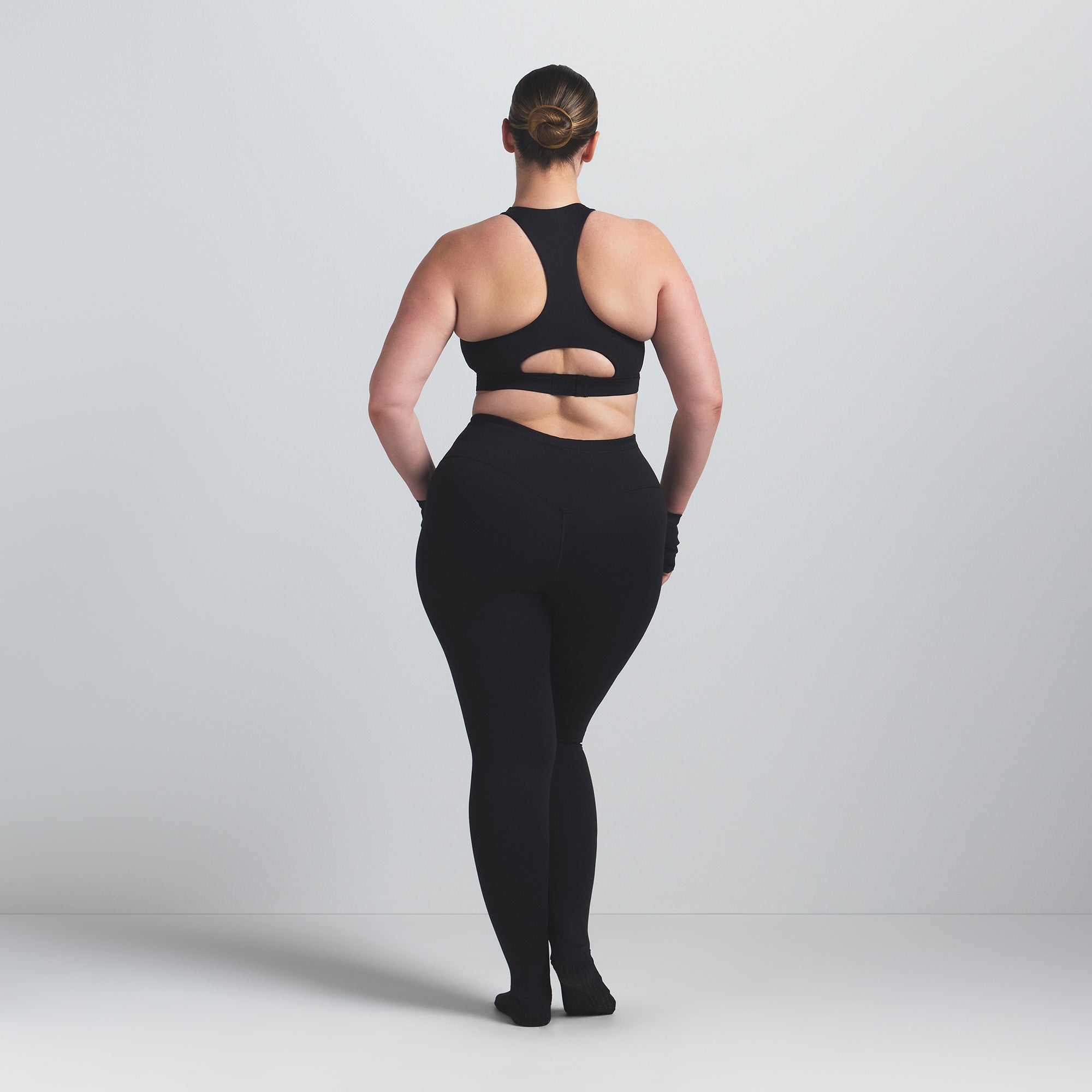 NikeSKIMS MATTE FOOTSIE GRIP LEGGING | OBSIDIAN