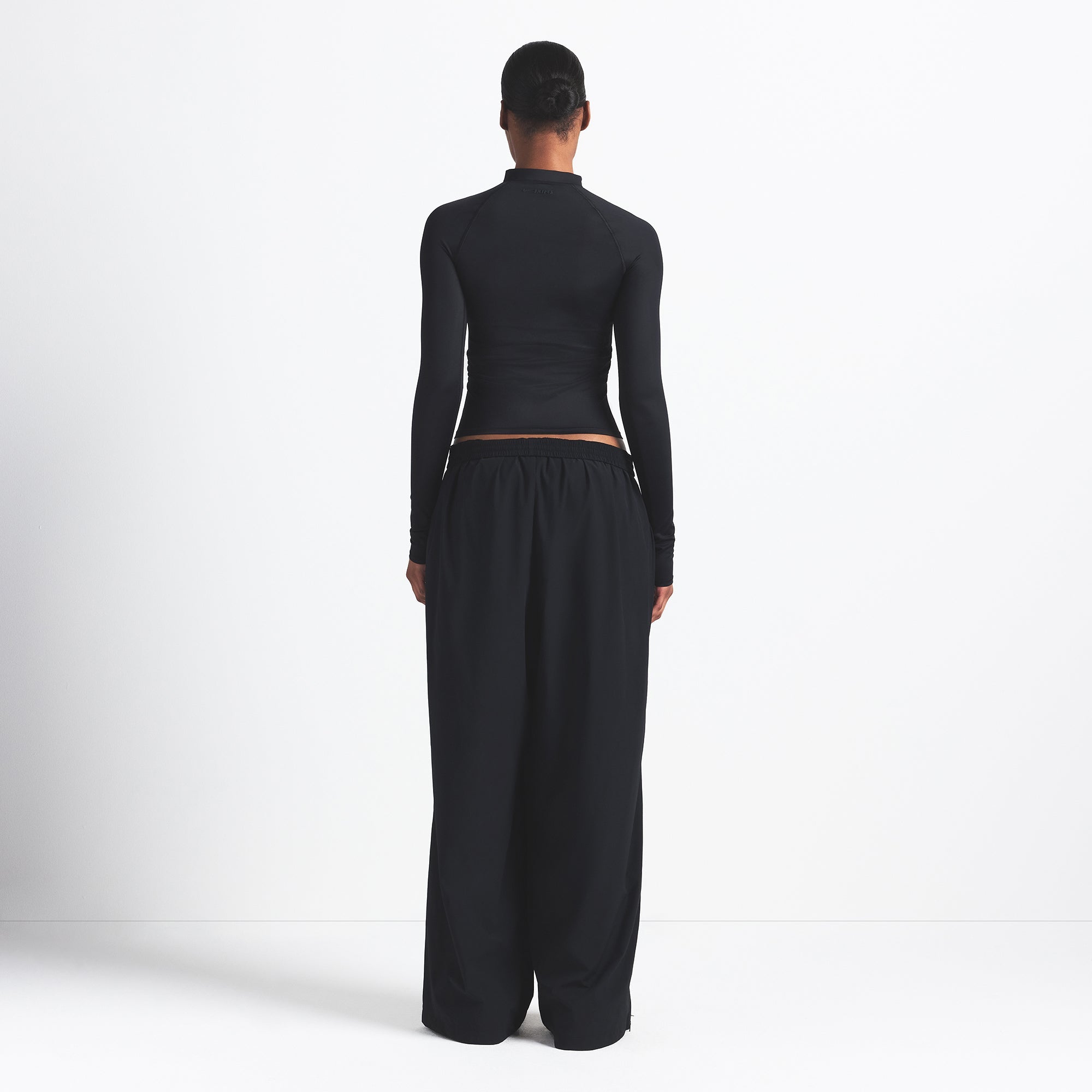 NikeSKIMS WOVEN NYLON OVERSIZED TRACK PANT | OBSIDIAN