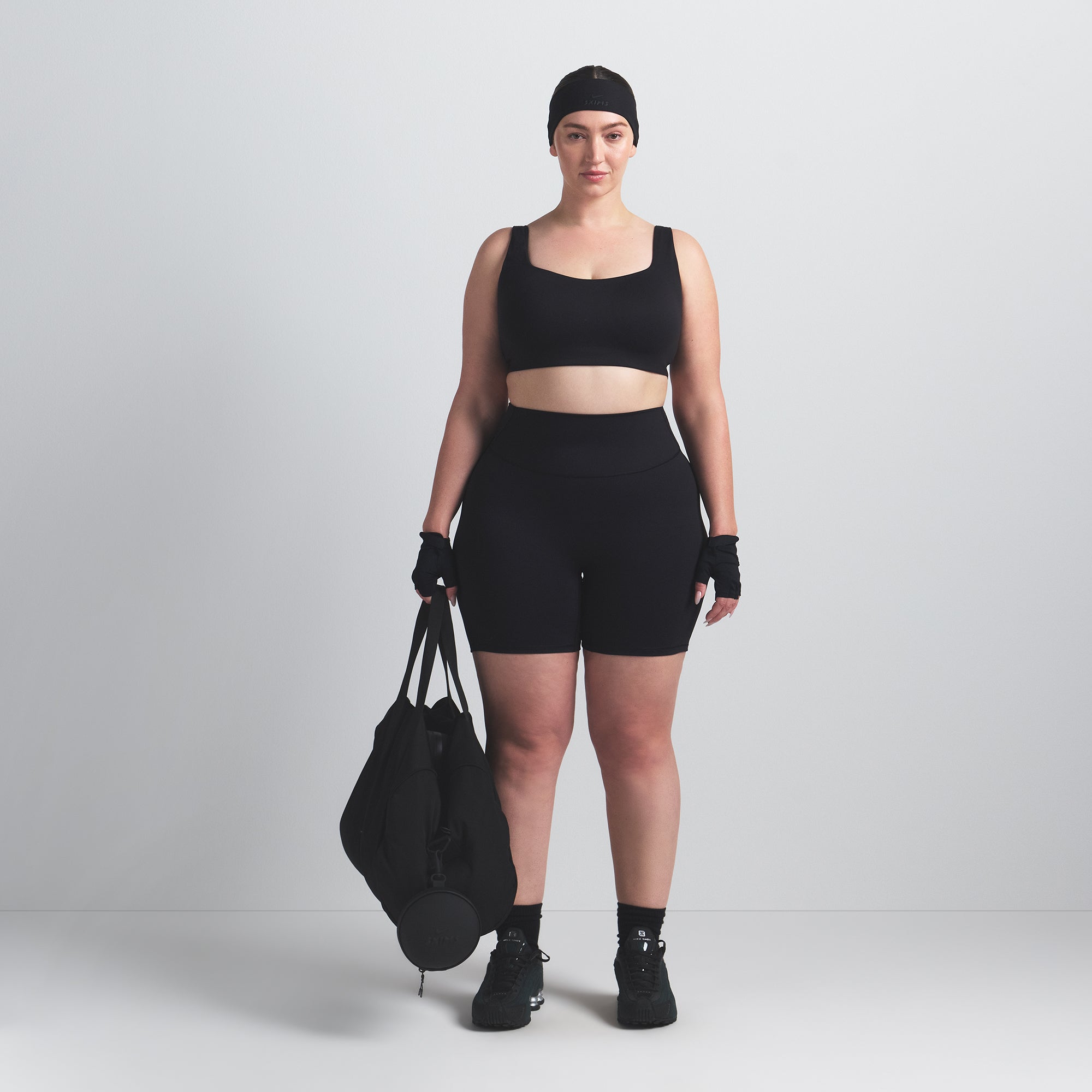 NikeSKIMS MATTE SCOOP NECK BRA | OBSIDIAN