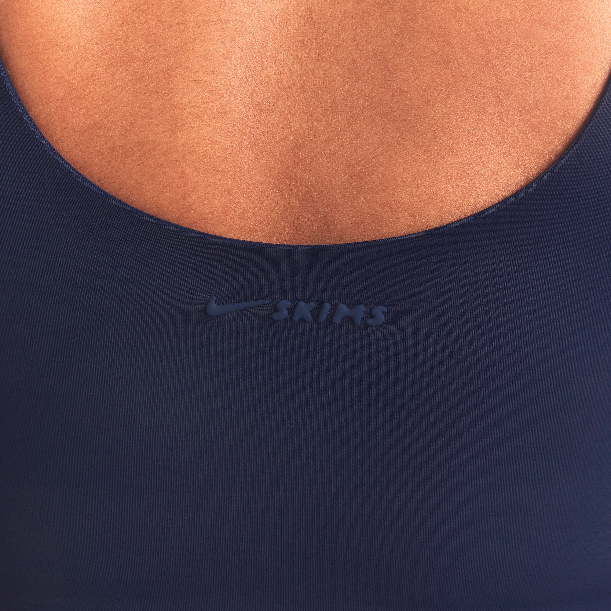 NikeSKIMS SHINE SCOOP NECK BRA TOP | NAVY