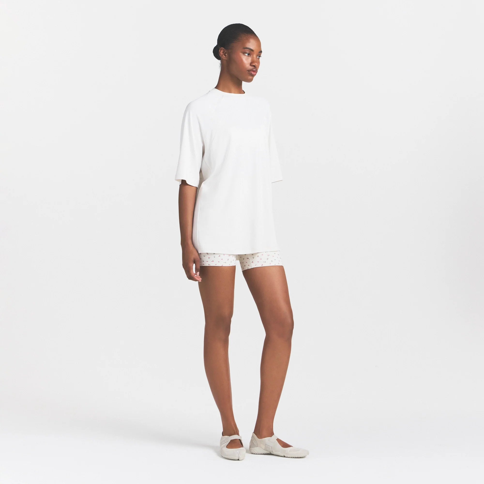 NikeSKIMS AIRY DRI-FIT™ OVERSIZED T-SHIRT | IVORY