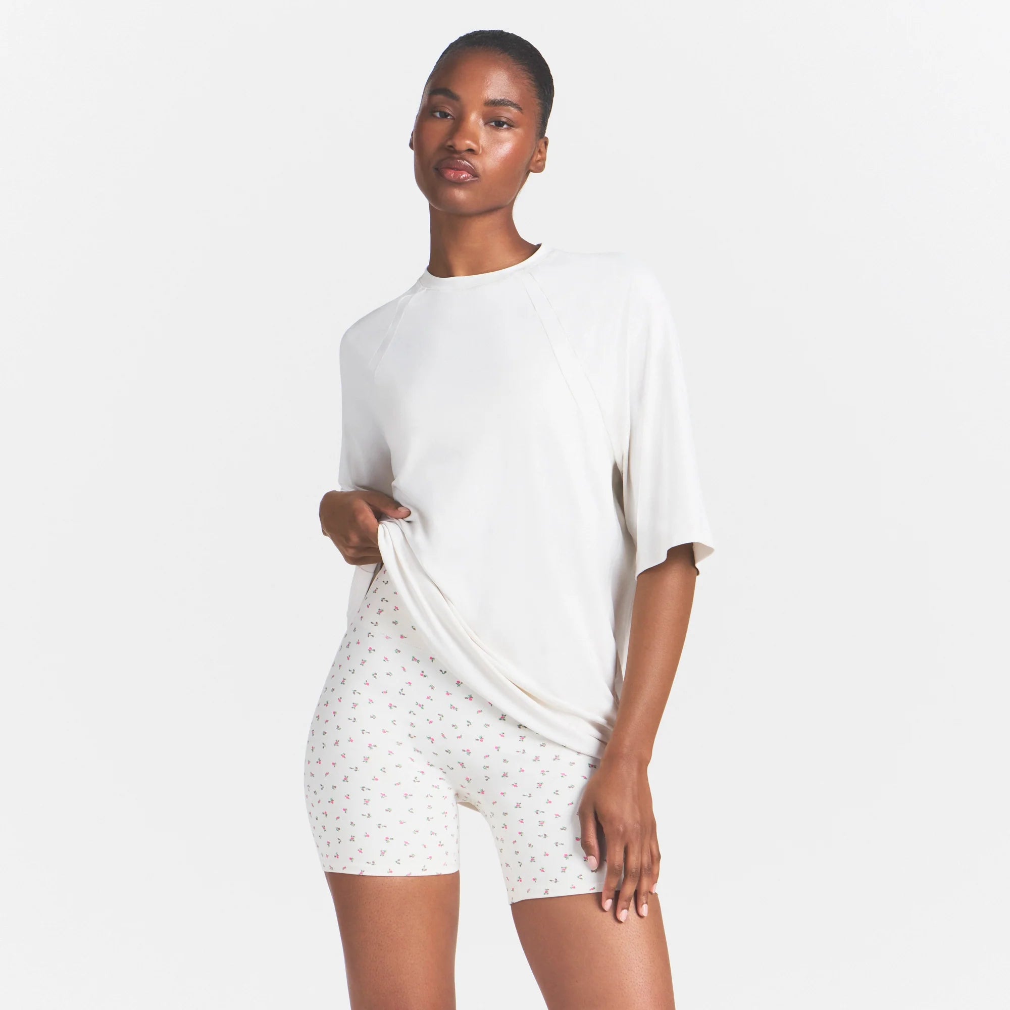NikeSKIMS AIRY DRI-FIT™ OVERSIZED T-SHIRT | IVORY
