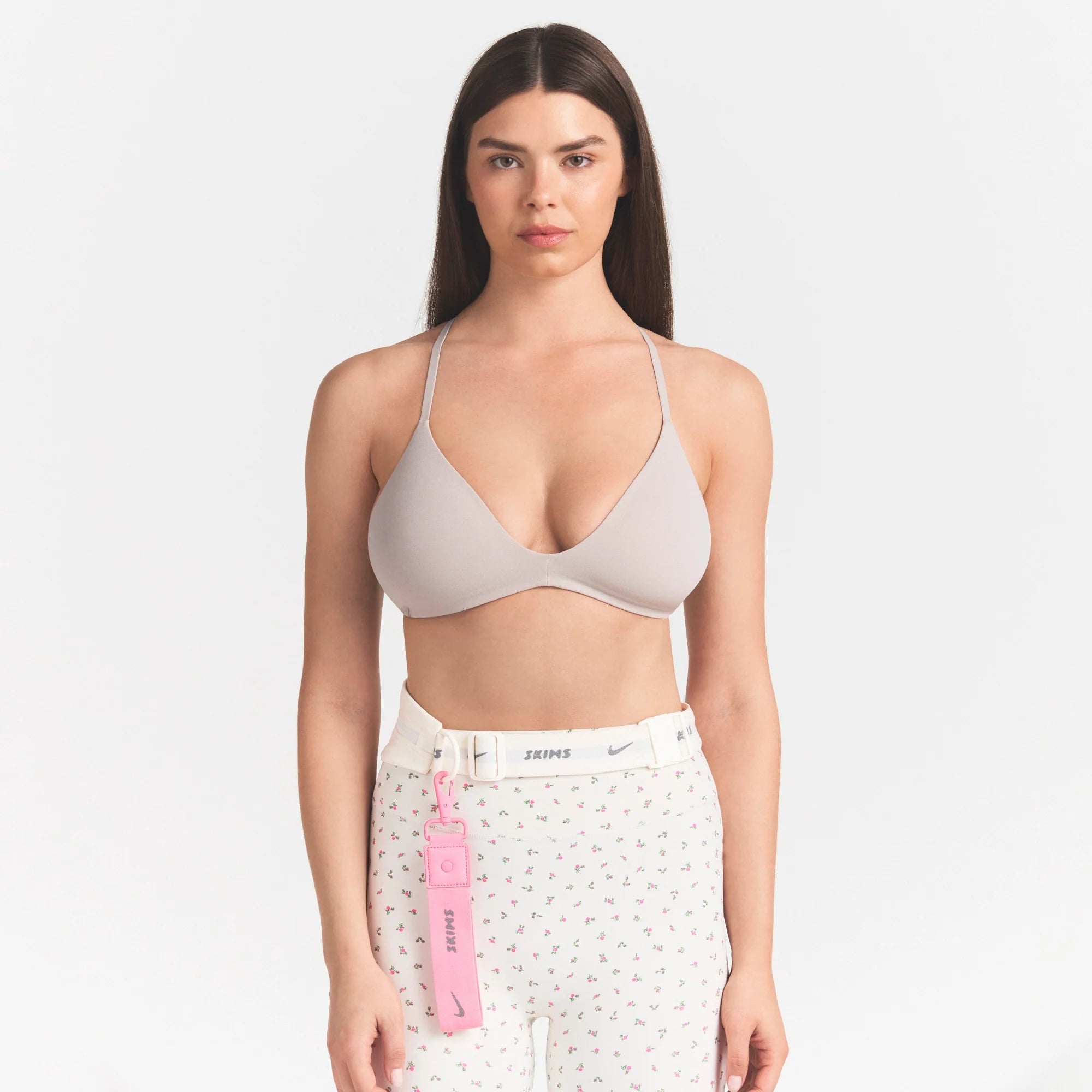 NikeSKIMS STUDIO STRETCH T-BACK TRIANGLE BRA | LINEN