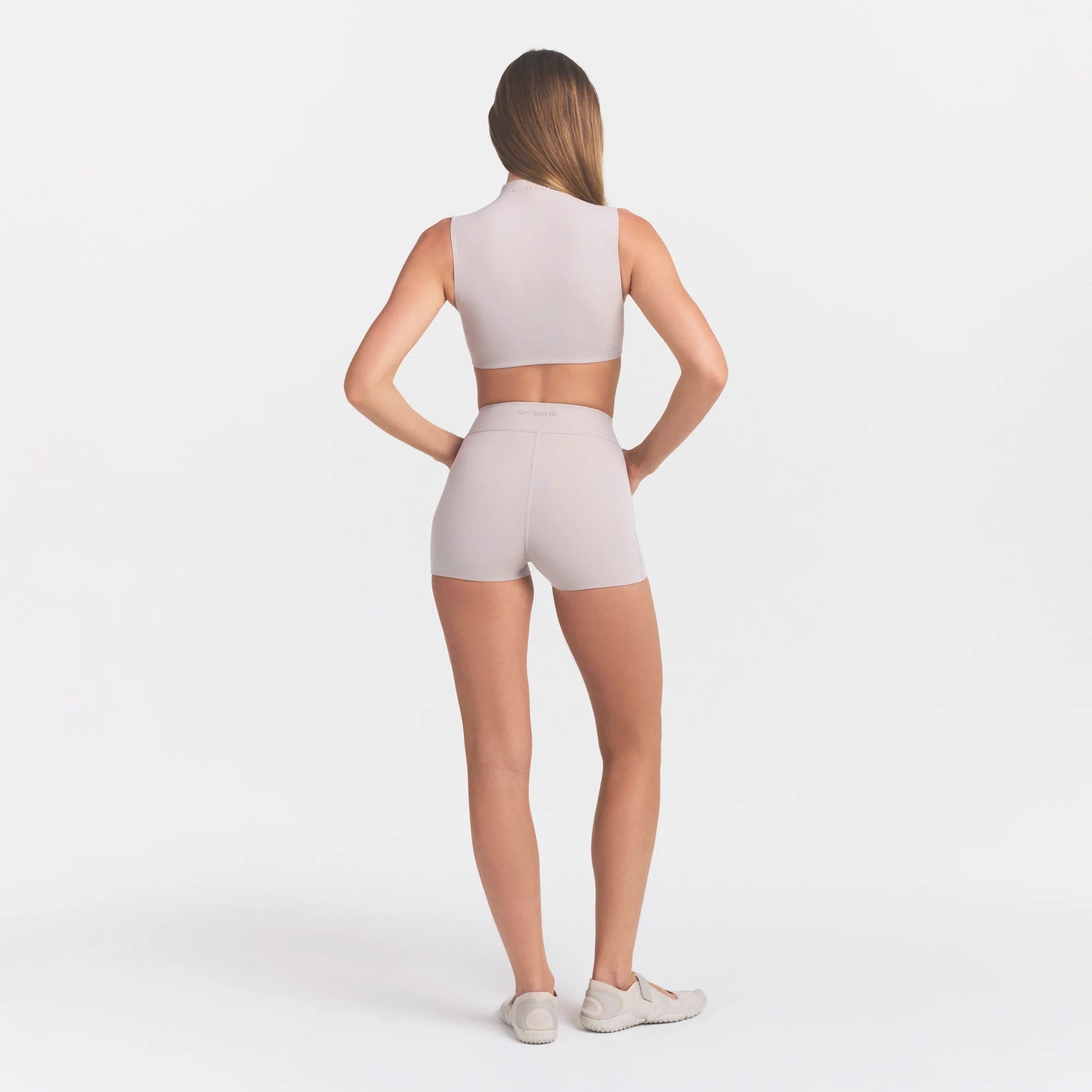 NikeSKIMS STUDIO STRETCH DIPPED 2" SHORT | LINEN