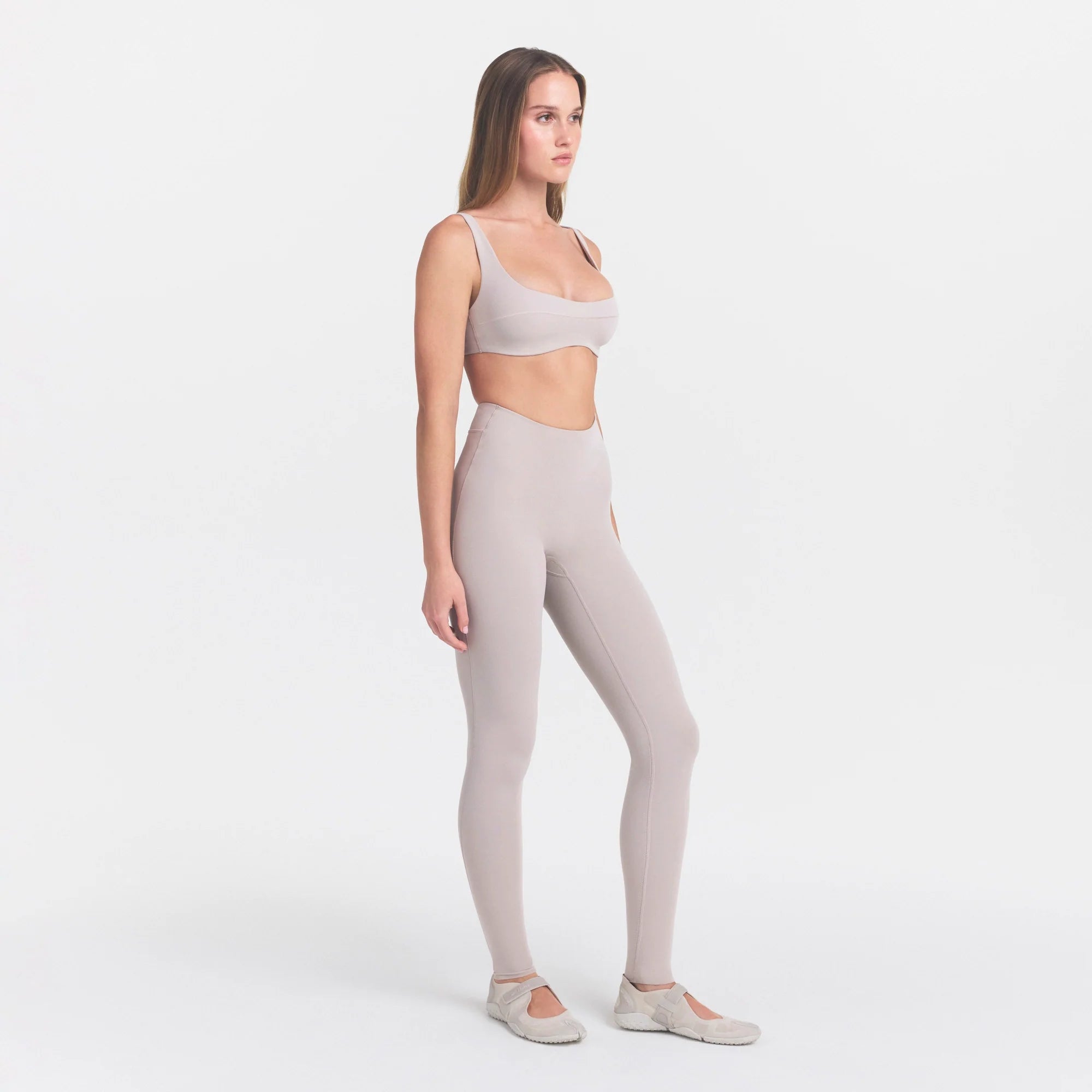NikeSKIMS STUDIO STRETCH DIPPED 29" LEGGING | LINEN
