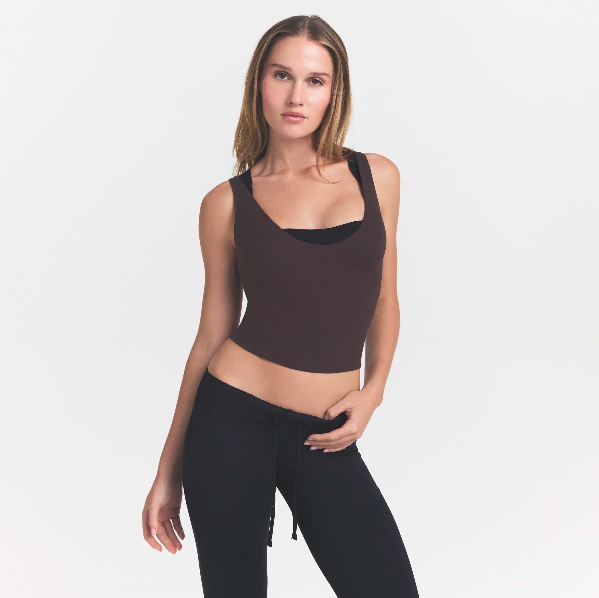 NikeSKIMS STUDIO STRETCH PLUNGE TANK | DARK ROAST