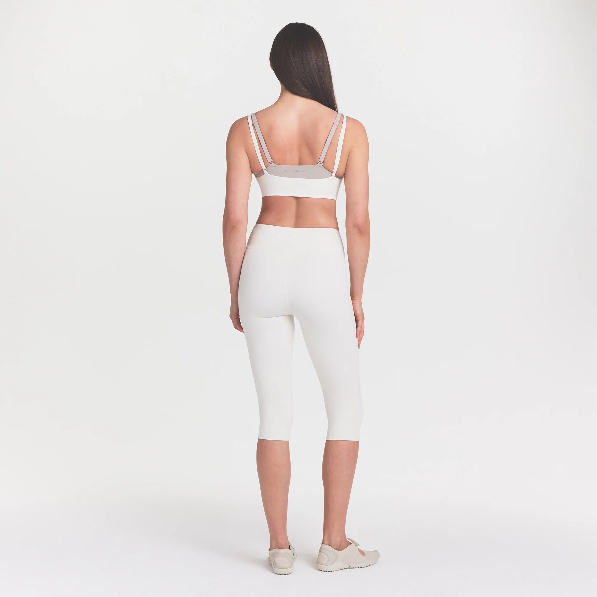 NikeSKIMS MATTE 17" CAPRI LEGGING | IVORY