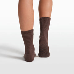 NikeSKIMS ACCESSORIES DRI-FIT™ PILATES GRIP CREW SOCK | DARK SEPIA