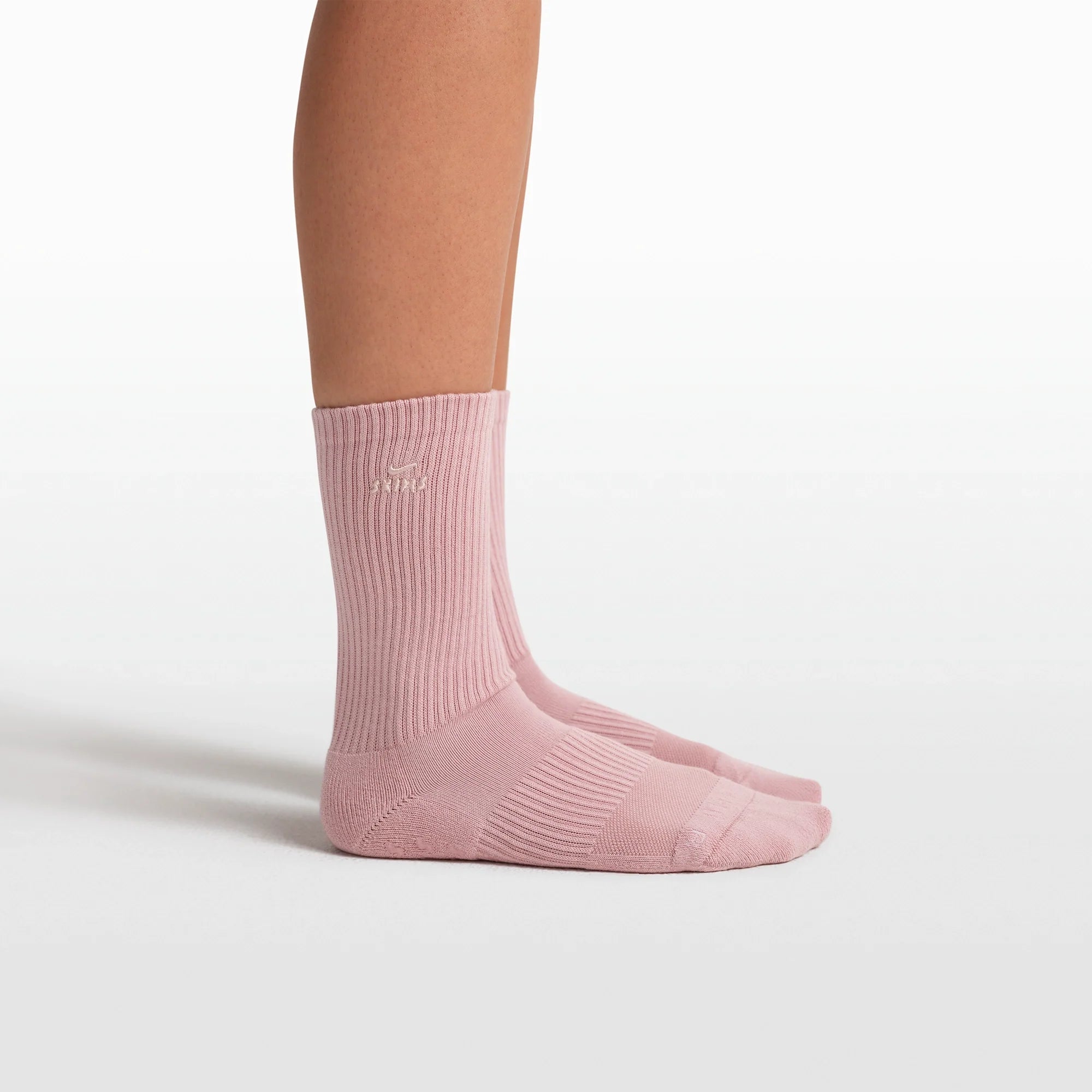 NikeSKIMS ACCESSORIES DRI-FIT™ PILATES GRIP CREW SOCK | HIMALAYAN