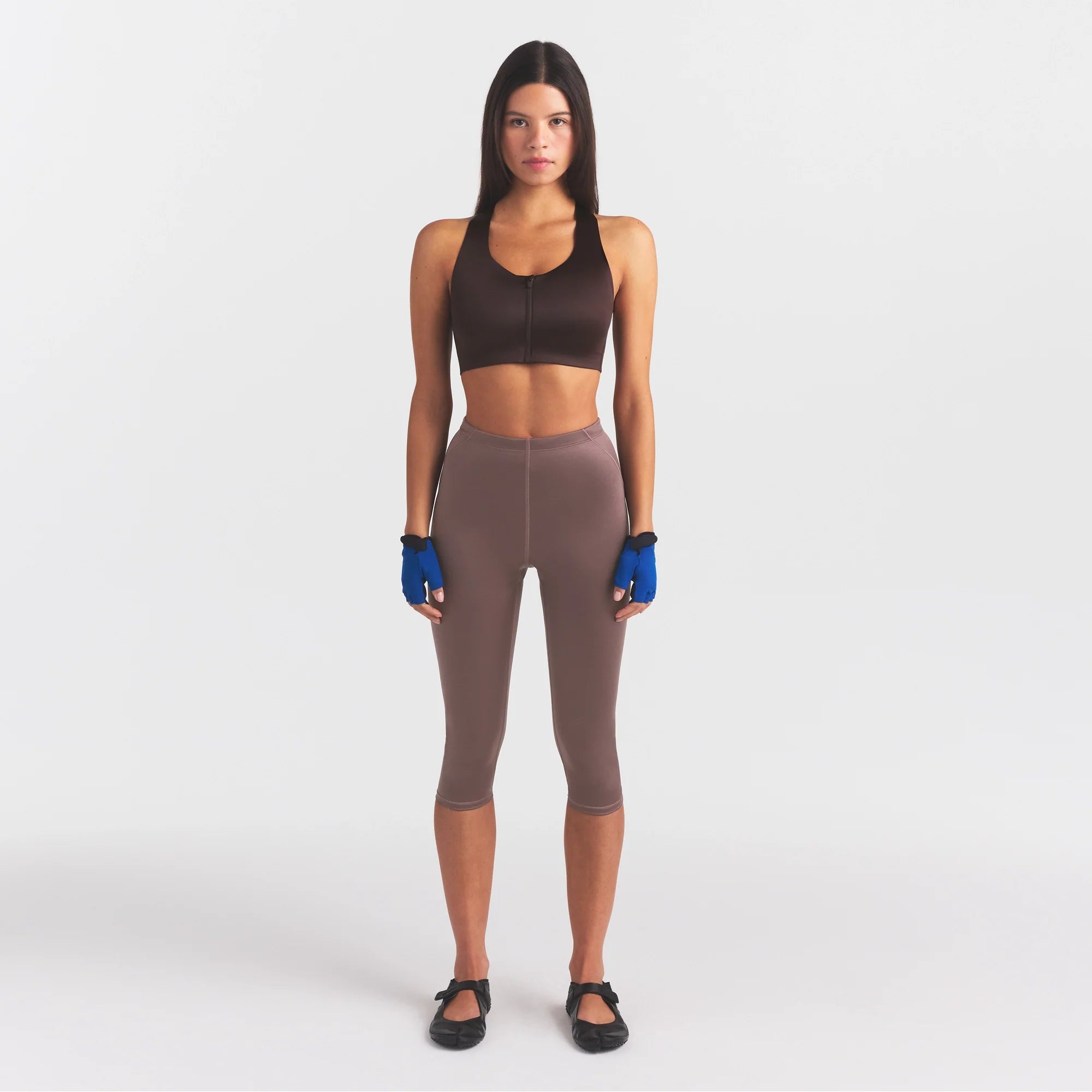 NikeSKIMS SATIN SHINE CAPRI 17" LEGGING | RESIN