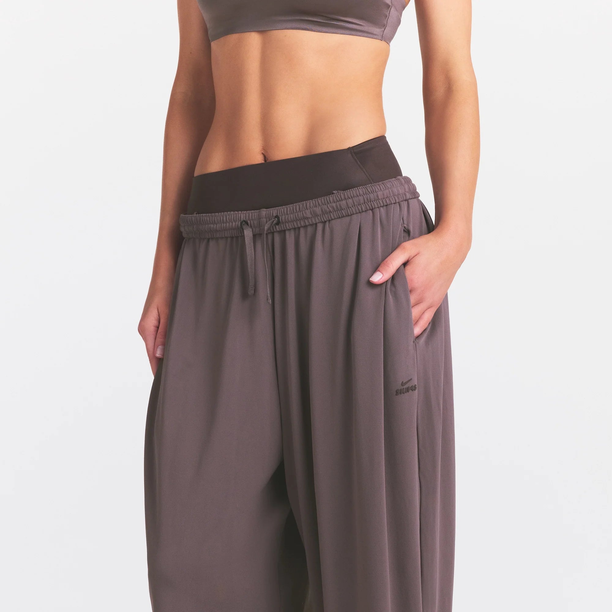 NikeSKIMS STRETCH KNIT BALLOON PANT | RESIN