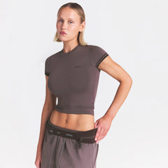 NikeSKIMS STRETCH KNIT CROPPED T-SHIRT | RESIN