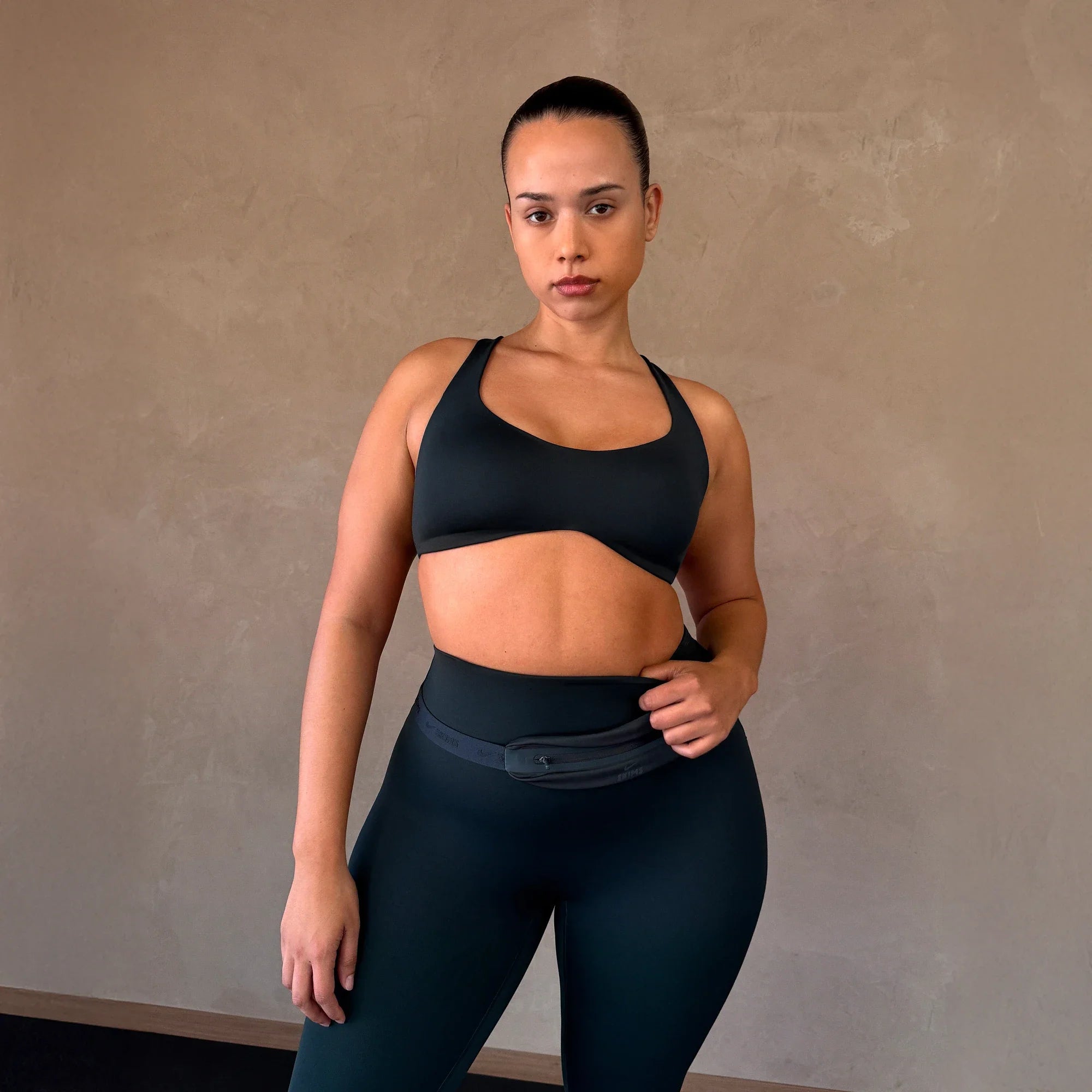 NikeSKIMS MATTE SHAPING SCOOP BRA | OBSIDIAN