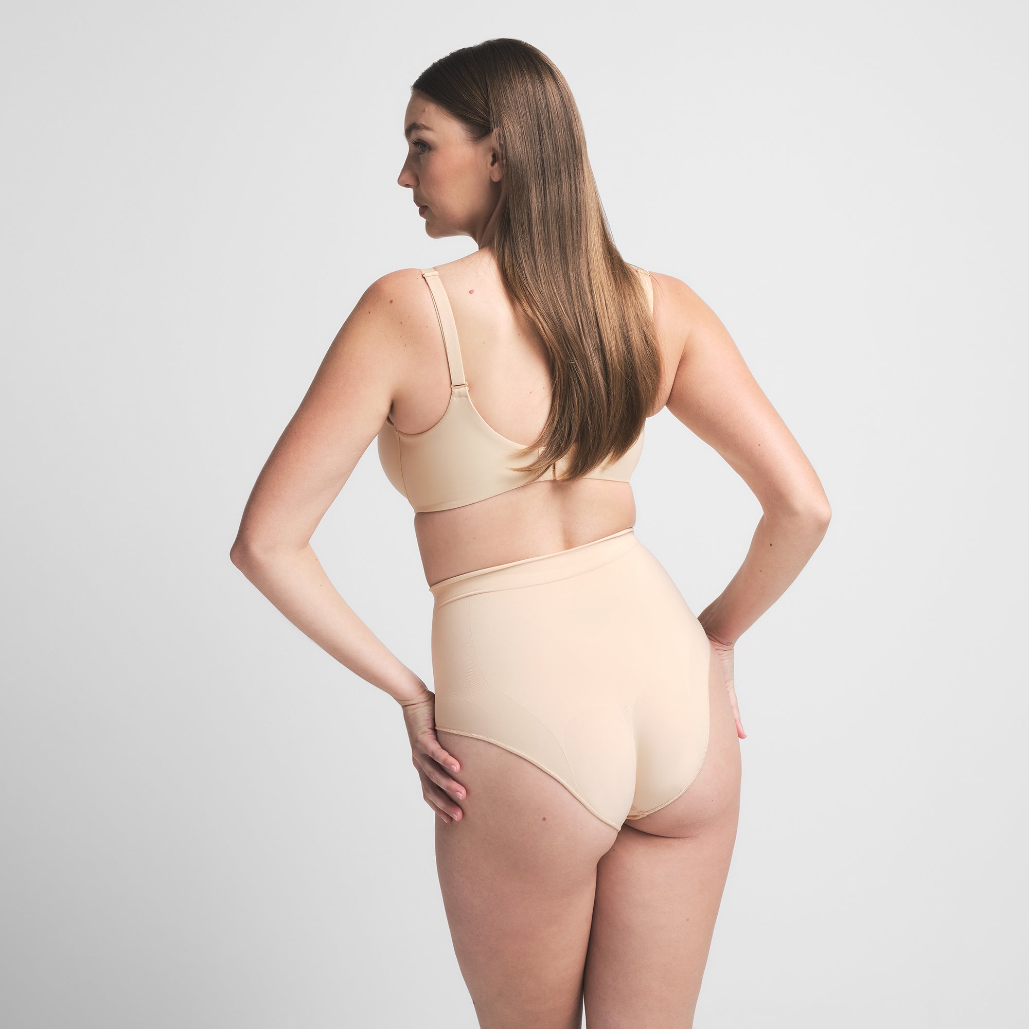 SEAMLESS SCULPT MID WAIST BRIEF | SAND