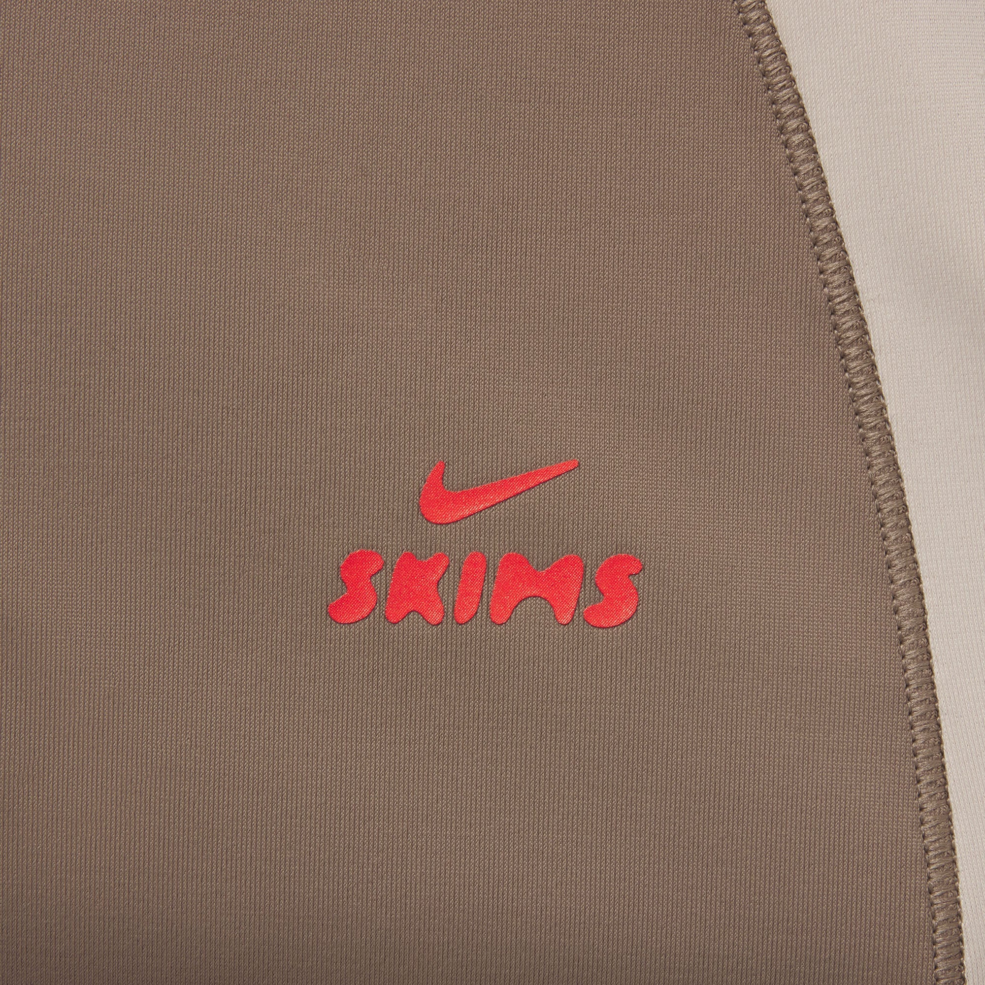 NikeSKIMS SHINE DRAWCORD STIRRUP 26" LEGGING | TRUFFLE AND STONE