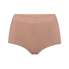 SOFT SMOOTHING SEAMLESS BOY SHORT | SIENNA
