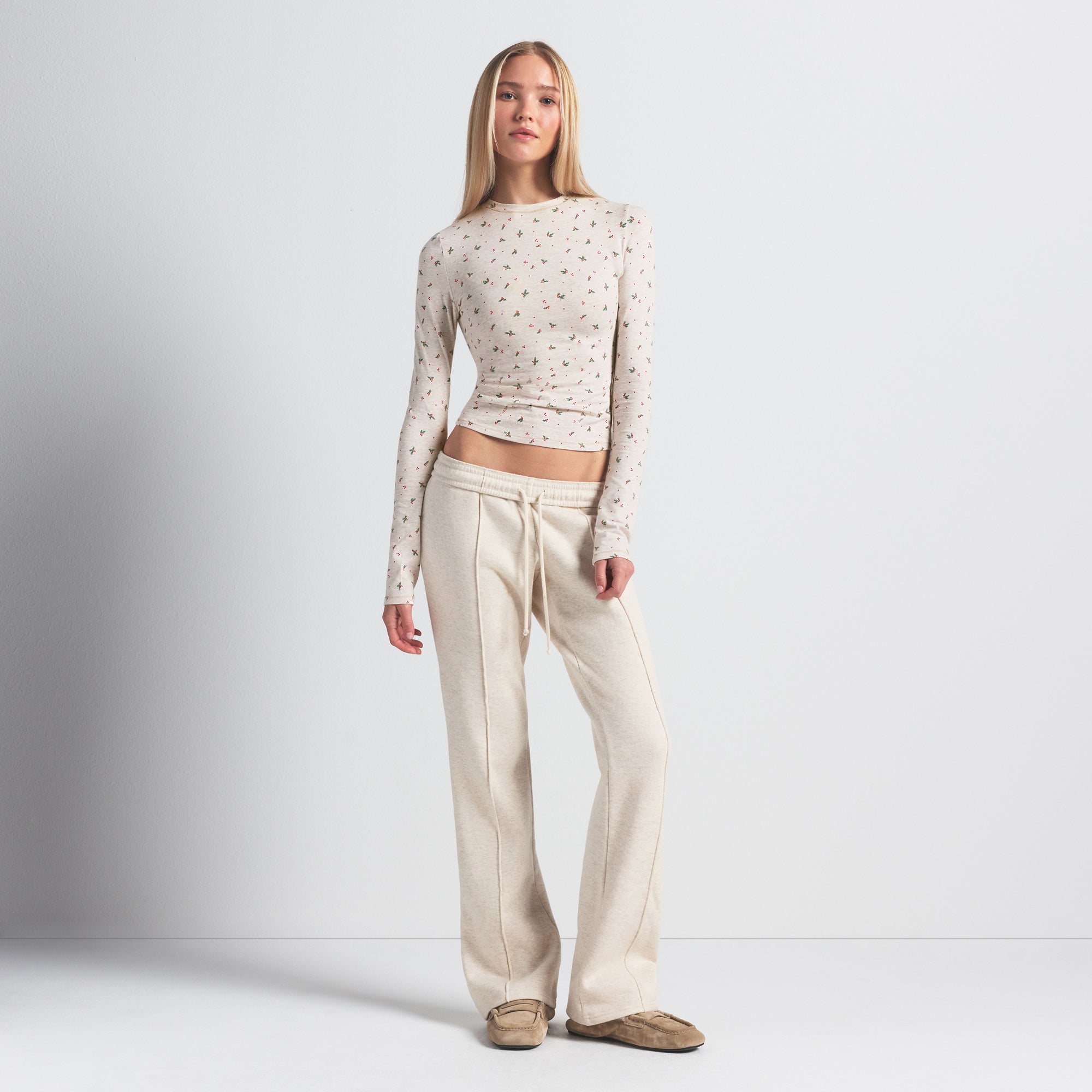 COTTON JERSEY LONG SLEEVE T-SHIRT | OATMEAL HEATHER HOLLY PRINT