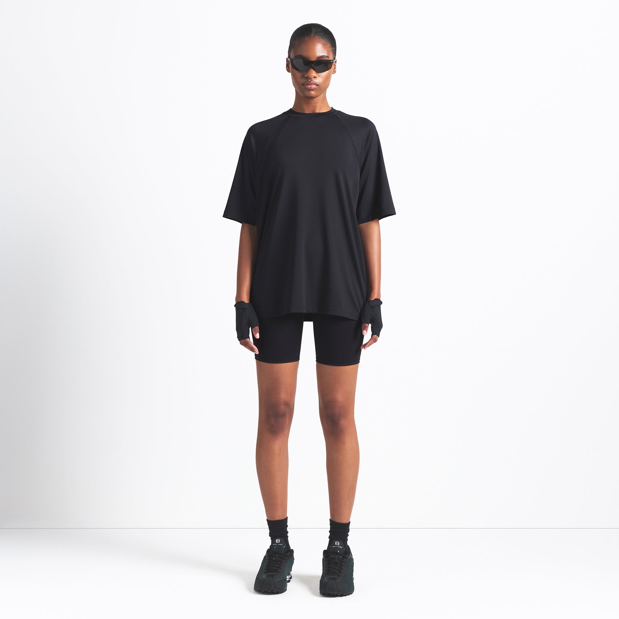 NikeSKIMS AIRY OVERSIZED T-SHIRT | OBSIDIAN